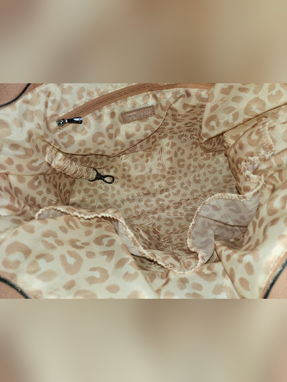 $130 Retail NWOT Lug Piper Slouchy Hobo Bag In Chai Latte - PLEASE READ - Picture 4 of 7